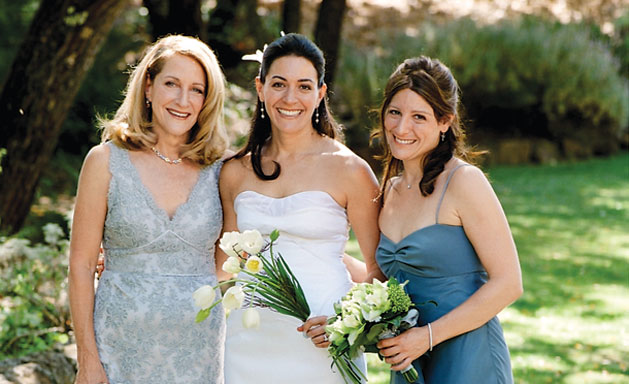 can mother of the bride and groom wear same color