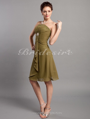 A-line Chiffon Knee-length Beaded Strapless Cocktail Dress