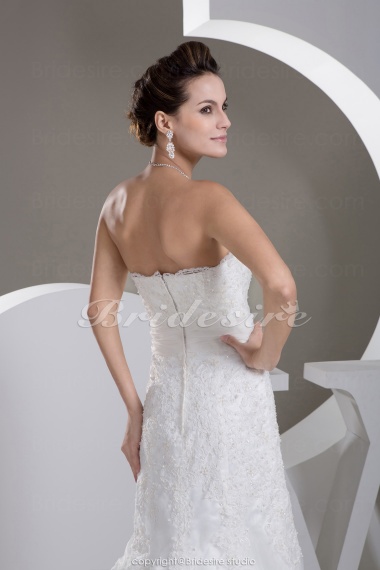 Trumpet/Mermaid Strapless Court Train Sleeveless Lace Wedding Dress