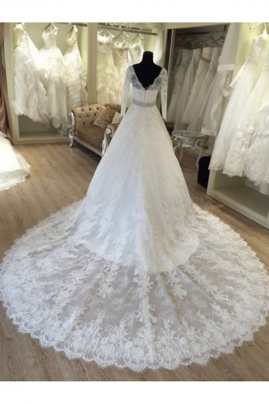 Ball Gown Scalloped-Edge Half Sleeve Lace Wedding Dress