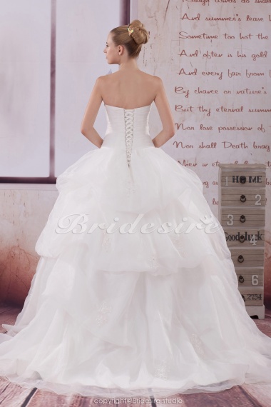 Ball Gown Strapless Sweep Train Sleeveless Organza Wedding Dress