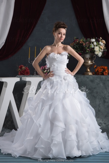 A-line Sweetheart Floor-length Chapel Train Sleeveless Organza Wedding Dress