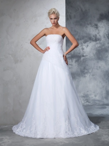 Ball Gown Strapless Sleeveless Tulle Wedding Dress