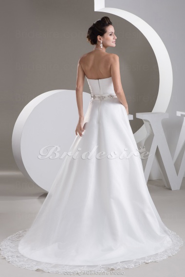 A-line Sweetheart Court Train Sleeveless Organza Wedding Dress