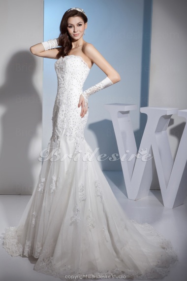 Trumpet/Mermaid Sweetheart Sweep Train Sleeveless Lace Wedding Dress