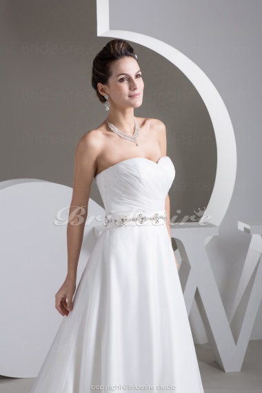 A-line Sweetheart Court Train Sleeveless Organza Wedding Dress