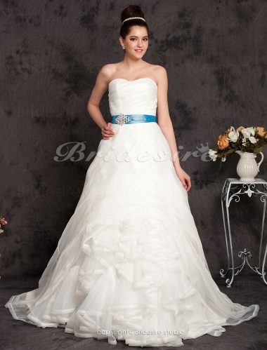 Ball Gown Organza Chapel Train Sweetheart Wedding Dress