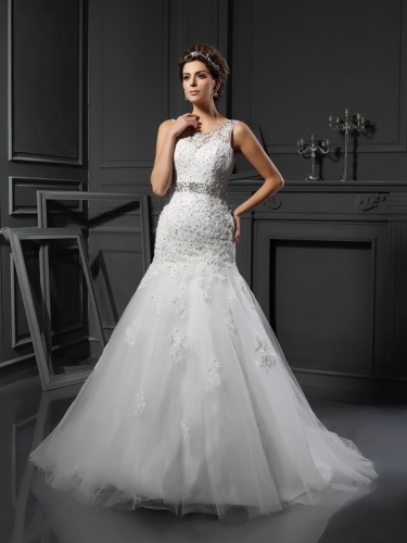 Sheath/Column Scoop Sleeveless Tulle Wedding Dress