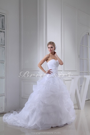 Ball Gown Sweetheart Chapel Train Sleeveless Organza Wedding Dress