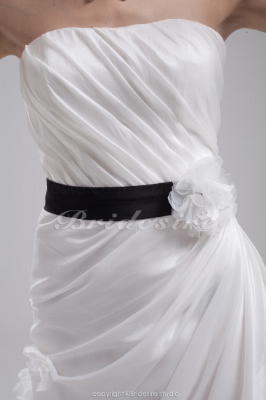 Sheath/Column Strapless Short/Mini Sleeveless Taffeta Bridesmaid Dress