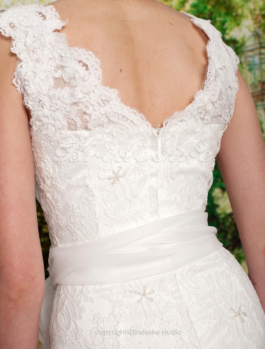 A-line Knee-length Lace V-neck Wedding Dress