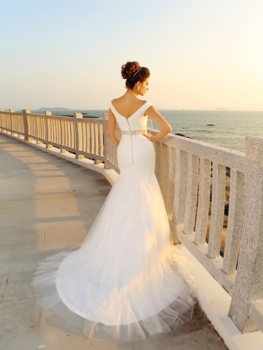 Sheath/Column V-neck Sleeveless Tulle Wedding Dress