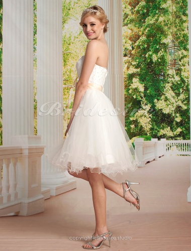 A-line Tulle And Lace Strapless Wedding Dress