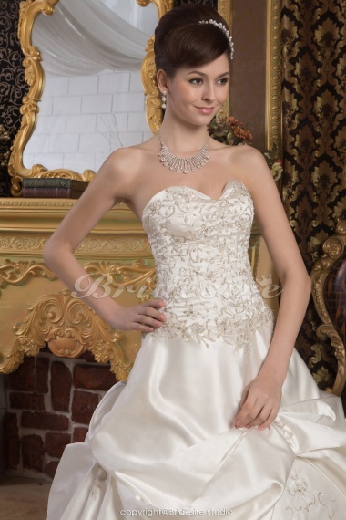 Princess Sweetheart Floor-length Sleeveless Satin Wedding Dress