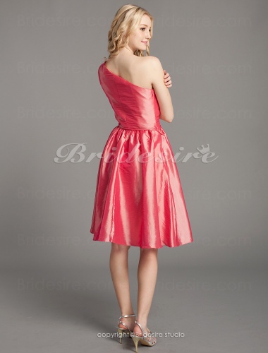 A-line Taffeta Knee-length One shoulder Bridesmaid Dress