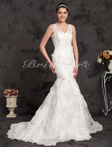 Trumpet/Mermaid Lace Court Train V-neck Wedding Dress