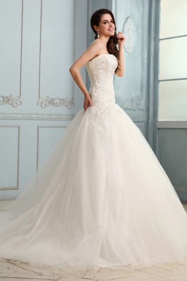 A-line Strapless Sweep/Brush Train Tulle Wedding Dress