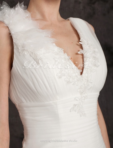 Ball Gown Floor-length Tulle V-neck Wedding Dress