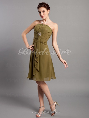 A-line Chiffon Knee-length Beaded Strapless Cocktail Dress