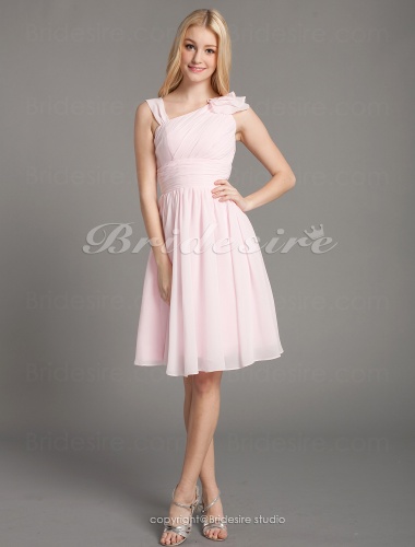 A-line Chiffon V-neck Knee-length Sleeveless Bridesmaid Dress