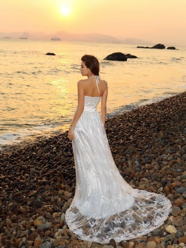 A-line Halter Sleeveless Lace Wedding Dress
