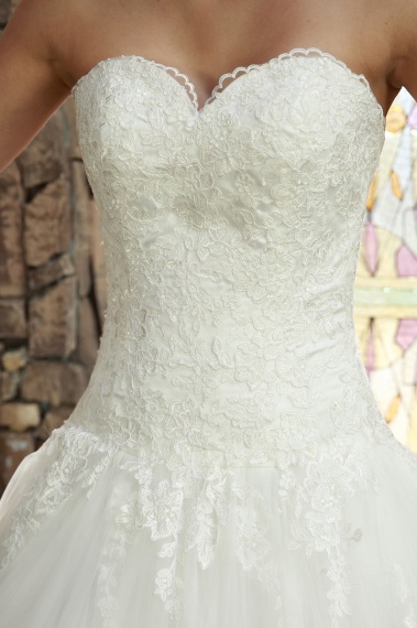 A-line Scalloped-Edge Sweep/Brush Train Tulle Wedding Dress