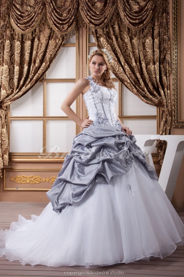 Ball Gown Halter Floor-length Sweep Train Sleeveless Satin Wedding Dress
