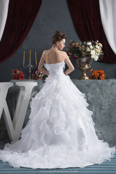 A-line Sweetheart Floor-length Chapel Train Sleeveless Organza Wedding Dress