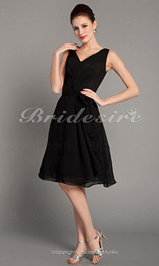 A-line Chiffon Knee-length V-neck Bridesmaid Dress