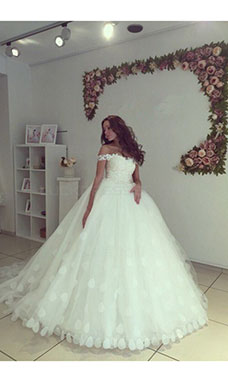 Ball Gown Off-the-shoulder Sleeveless Tulle Wedding Dress