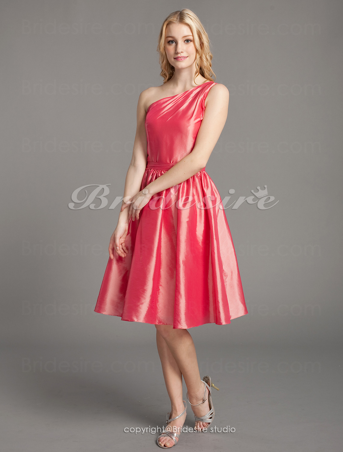 A-line Taffeta Knee-length One shoulder Bridesmaid Dress