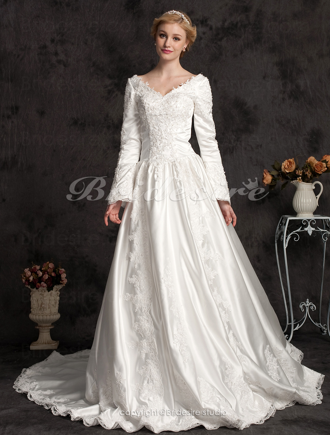 long sleeve ballgown wedding dresses Classic princess long sleeve
floral lace white wedding ball gown with