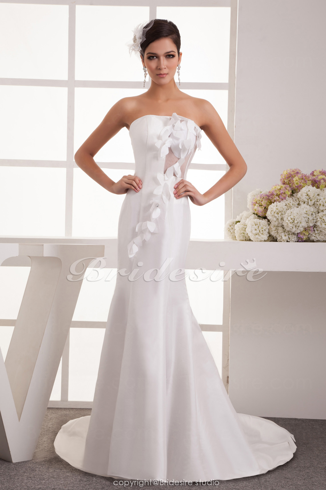 Trumpet/Mermaid Strapless Floor-length Chapel Train Sleeveless Satin Wedding Dress