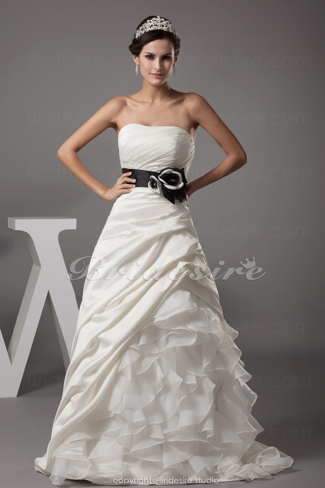 Ball Gown Strapless Sweep Train Sleeveless Satin Organza Wedding Dress