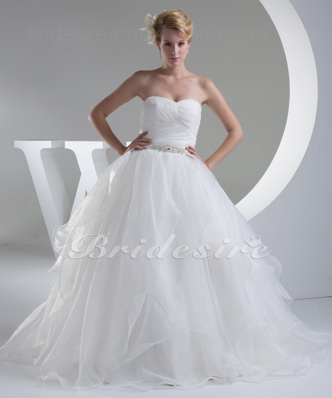 Ball Gown Strapless Floor-length Sleeveless Organza Wedding Dress