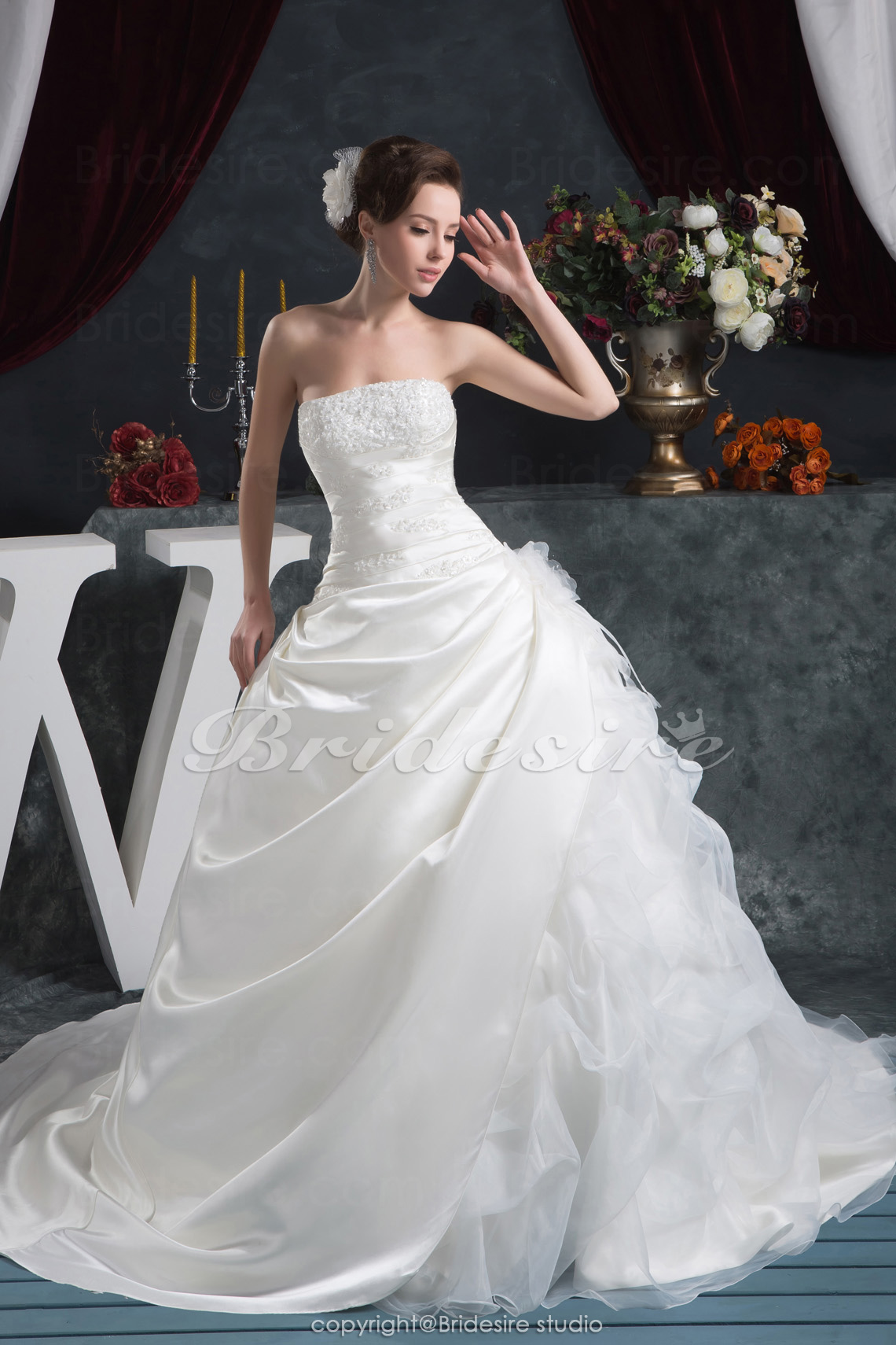 Ball Gown Strapless Floor-length Chapel Train Sleeveless Satin Wedding Dress