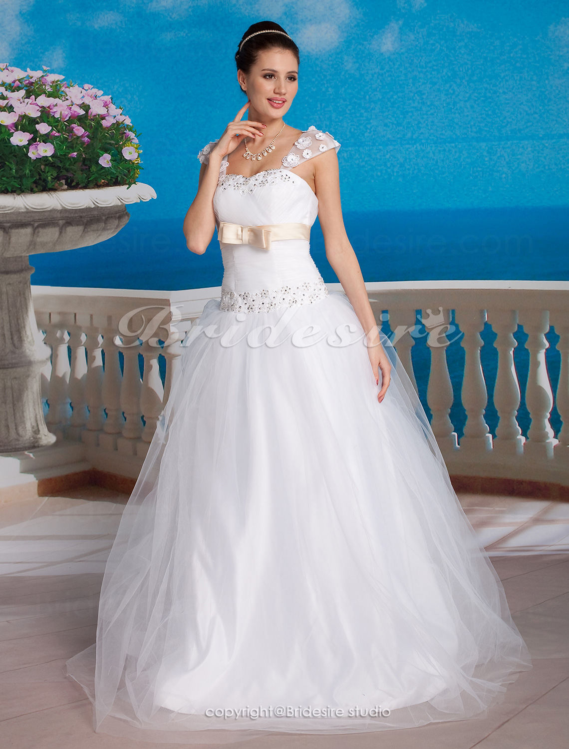 Ball Gown Tulle Floor-length Sweetheart Wedding Gown