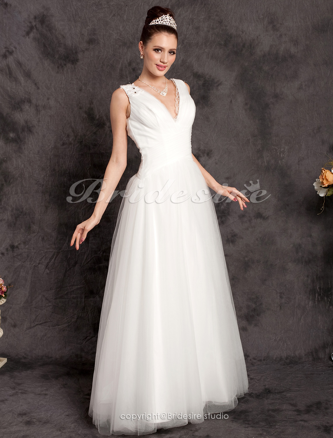 A-line Floor-length Tulle V-neck Wedding Dress