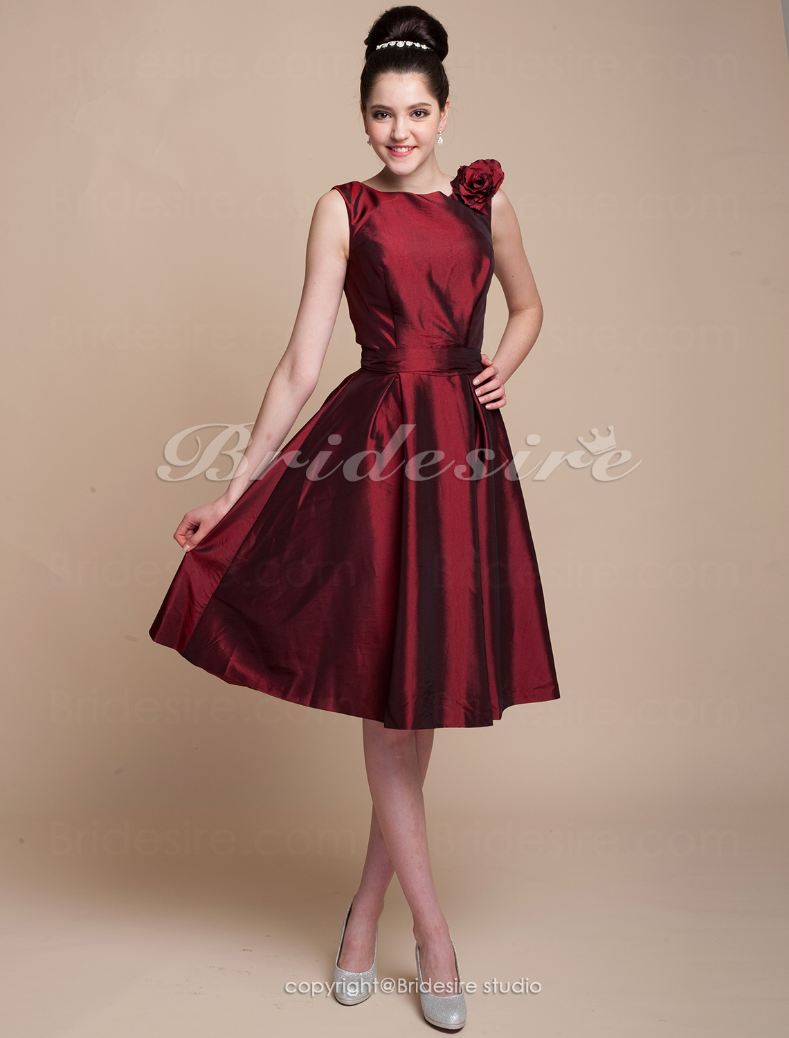 A-line Knee-length Taffeta Bateau Bridesmaid/ Wedding Party Dress
