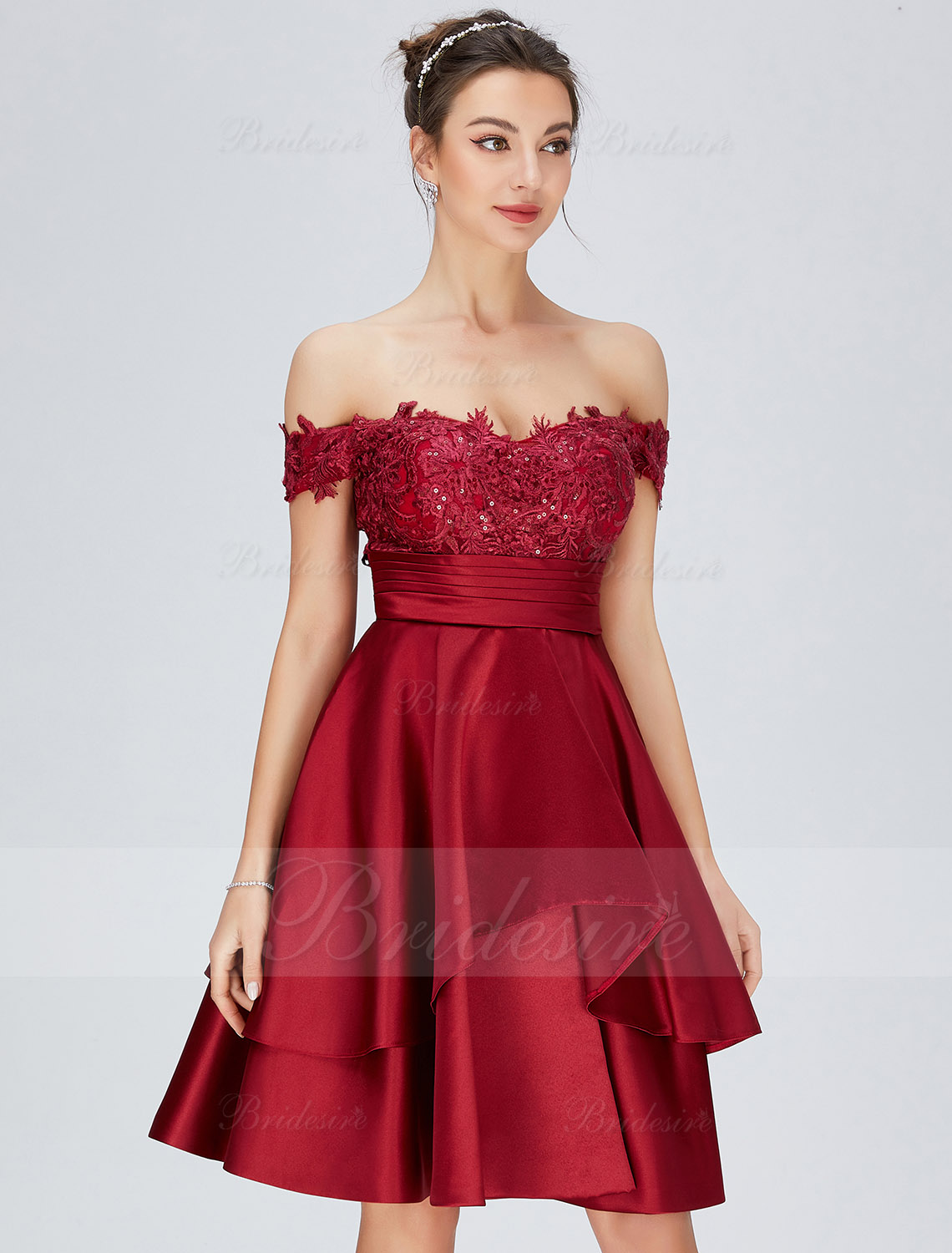 A-line Off-the-shoulder Knee-length Satin Homecoming Dress with Lace